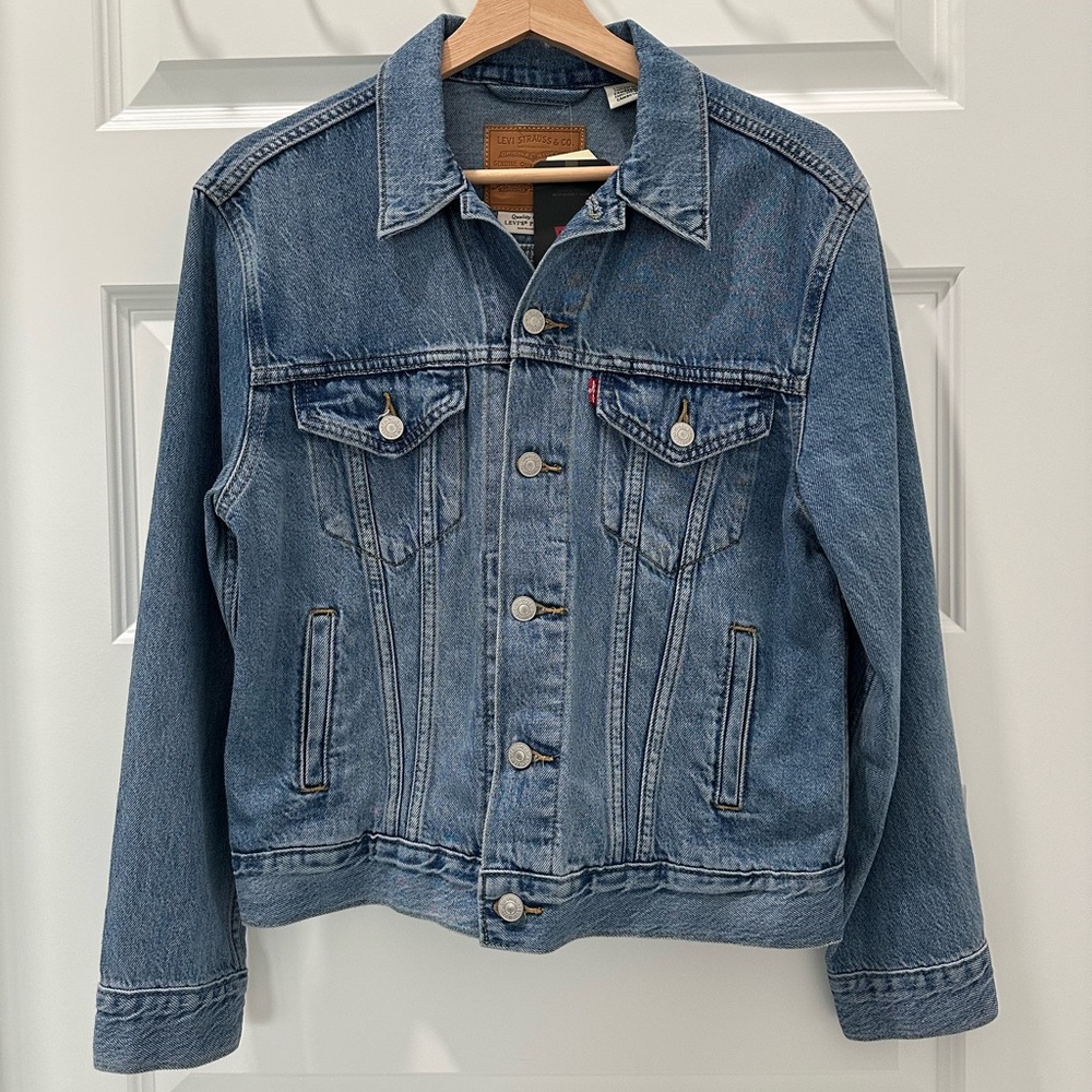 🆕 Levi's | EX-BOYFRIEND Trucker Jacket - Size XS.